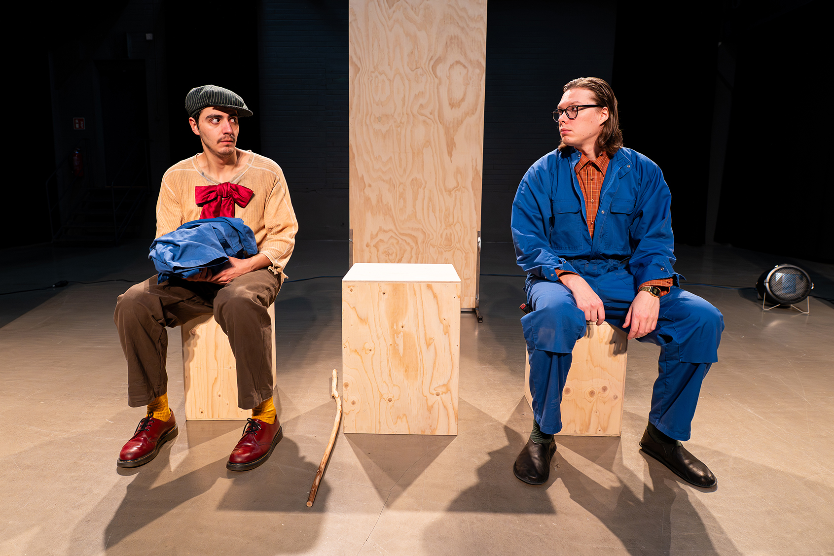 Kuinka tulla Tapio Rautavaaraksi. Kuvassa Youssef Asad Alkhatib ja Taavi Hasunen. Kuva: Janne Vasama.